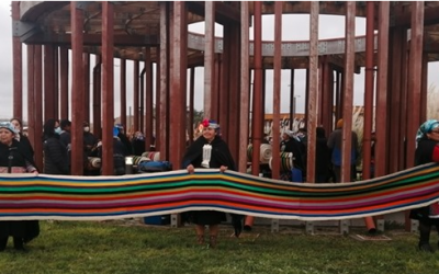 Tejedoras mapuches baten récord del tejido más largo del mundo